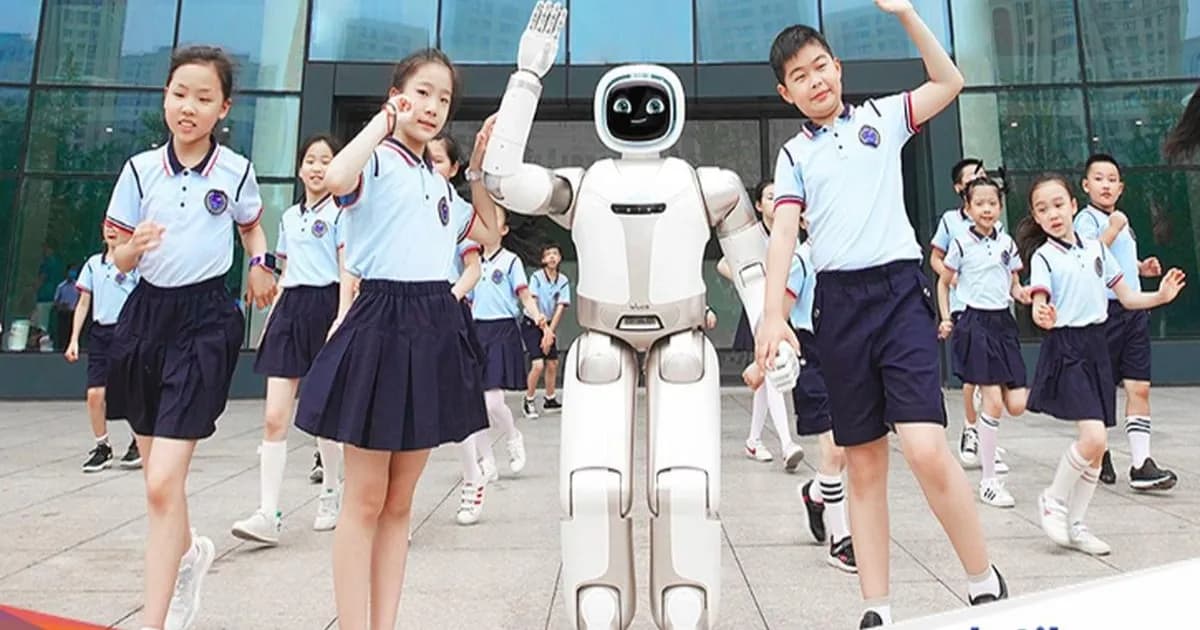 Robot humanoid U1 dari UBTech Robotics yang dirancang sebagai teman curhat dengan fitur pengenal emosi
