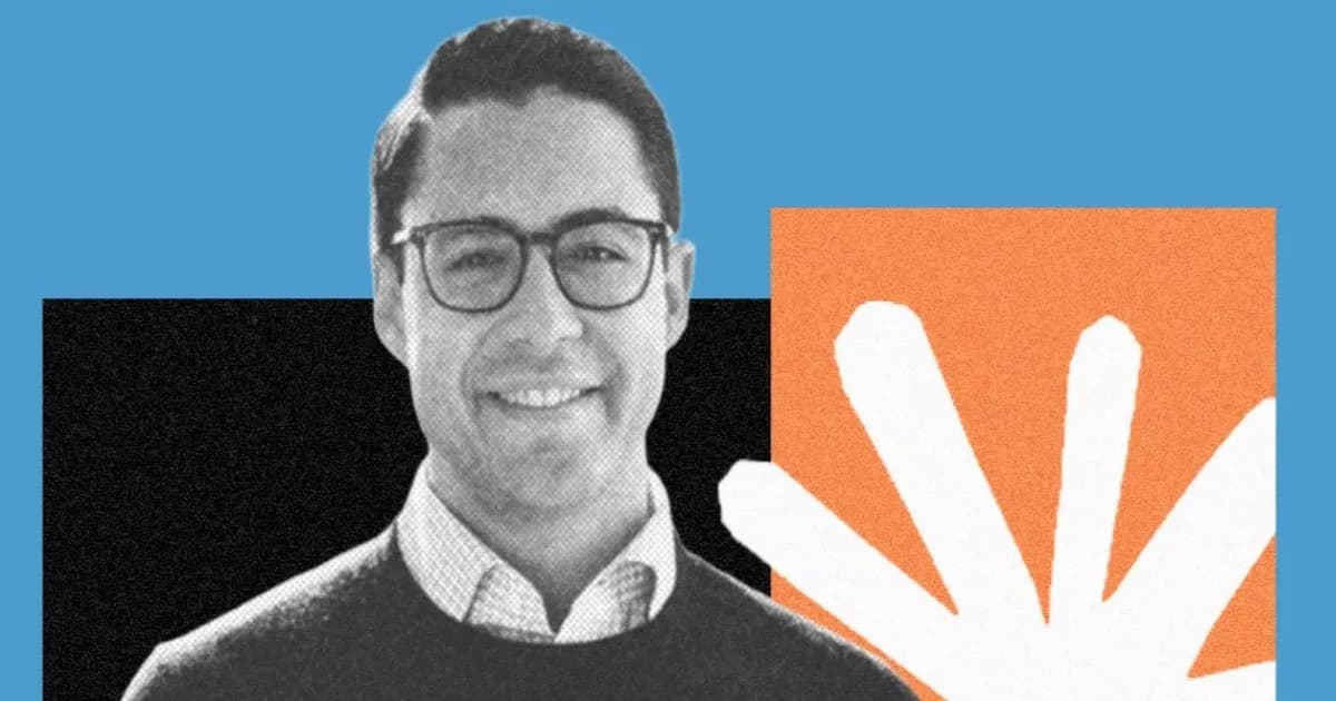 Ilustrasi logo Anthropic dengan latar belakang teks undang-undang dan dokumen kebijakan
