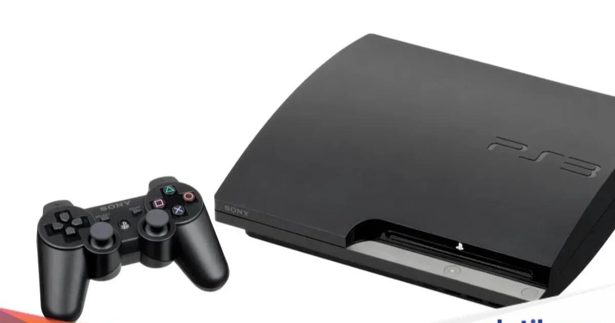 Ilustrasi konsol PlayStation 3 Slim berwarna hitam dengan logo PS3 di bagian depan