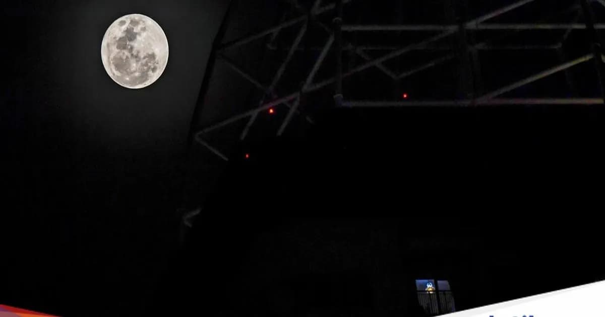 Ilustrasi fenomena blue moon atau bulan purnama biru menerangi langit malam Jakarta pada 31 Mei 2026.