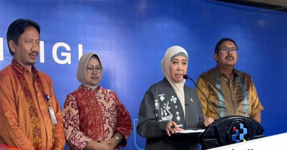 Menteri Komunikasi dan Digital Meutya Hafid mengumumkan pemenang lelang frekuensi 700 MHz dan 2,6 GHz di kantor Kementerian Komdigi Jakarta