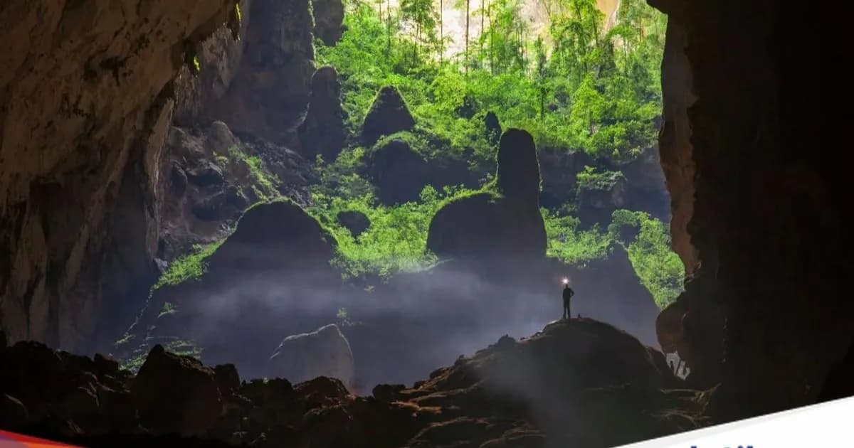 Pemandangan di dalam Gua Son Doong, gua terbesar di dunia yang terletak di Taman Nasional Phong Nha-Ke Bang, Vietnam